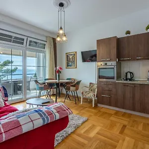 Lucia Apartment